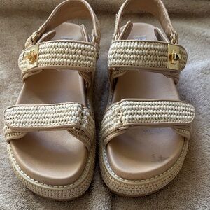Steve Madden Stylish Tan Sandals - size 7.5 M